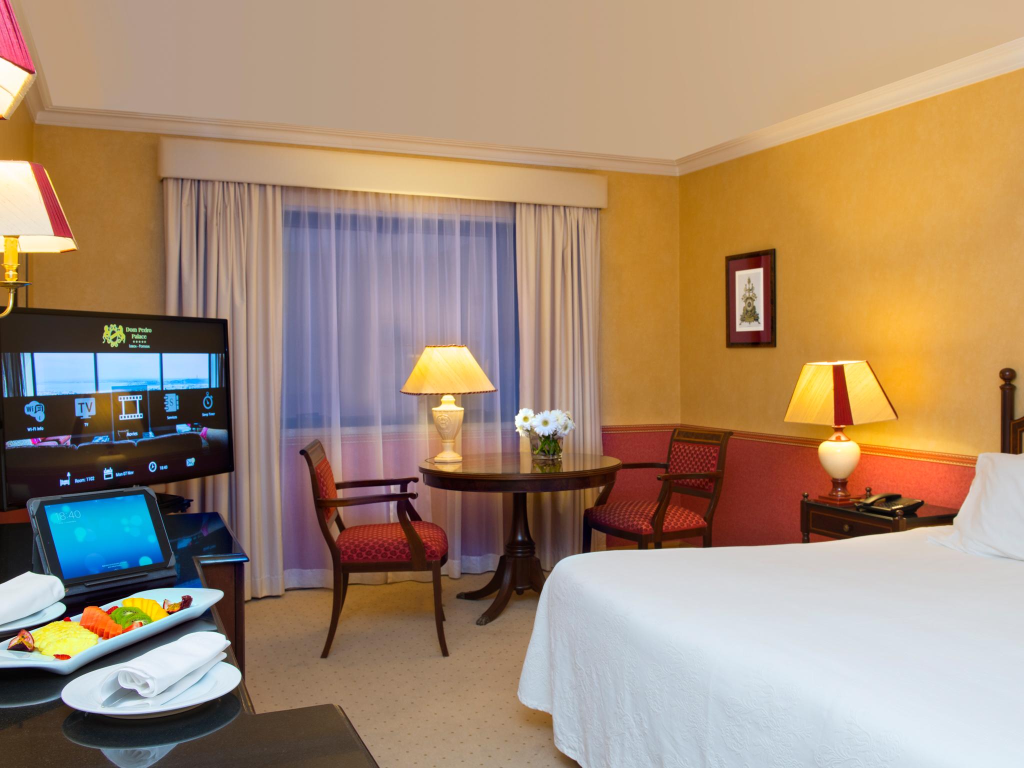 Отель Dom Pedro Lisboa Экстерьер фото A room at the Four Seasons Hotel