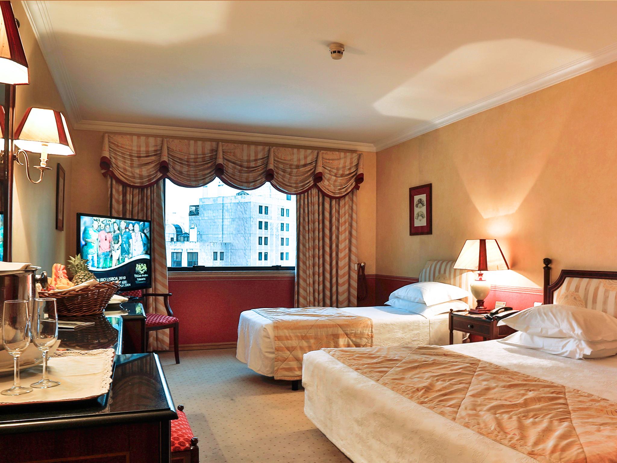 Отель Dom Pedro Lisboa Экстерьер фото A room at the hotel