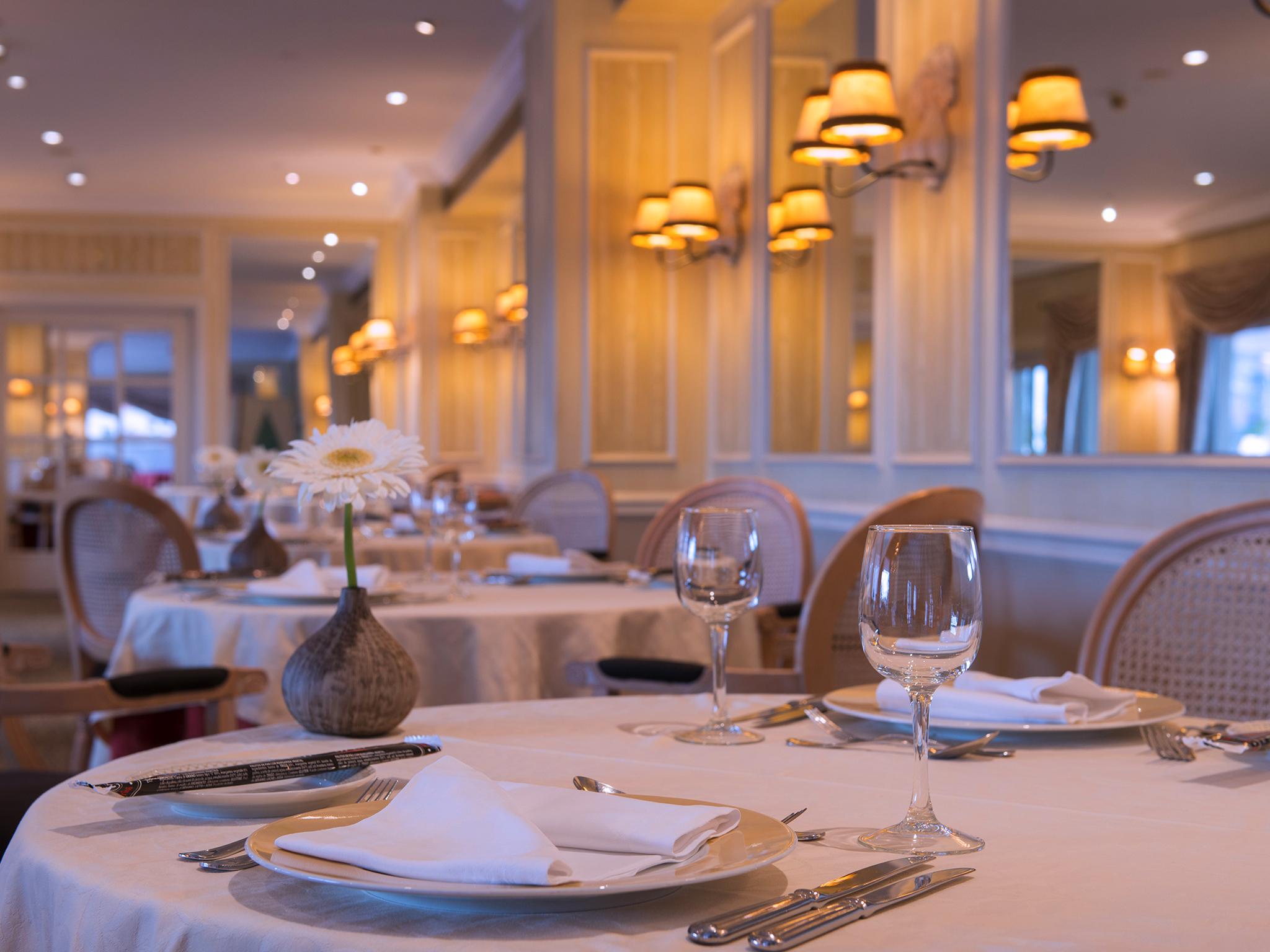 Отель Dom Pedro Lisboa Экстерьер фото Restaurant