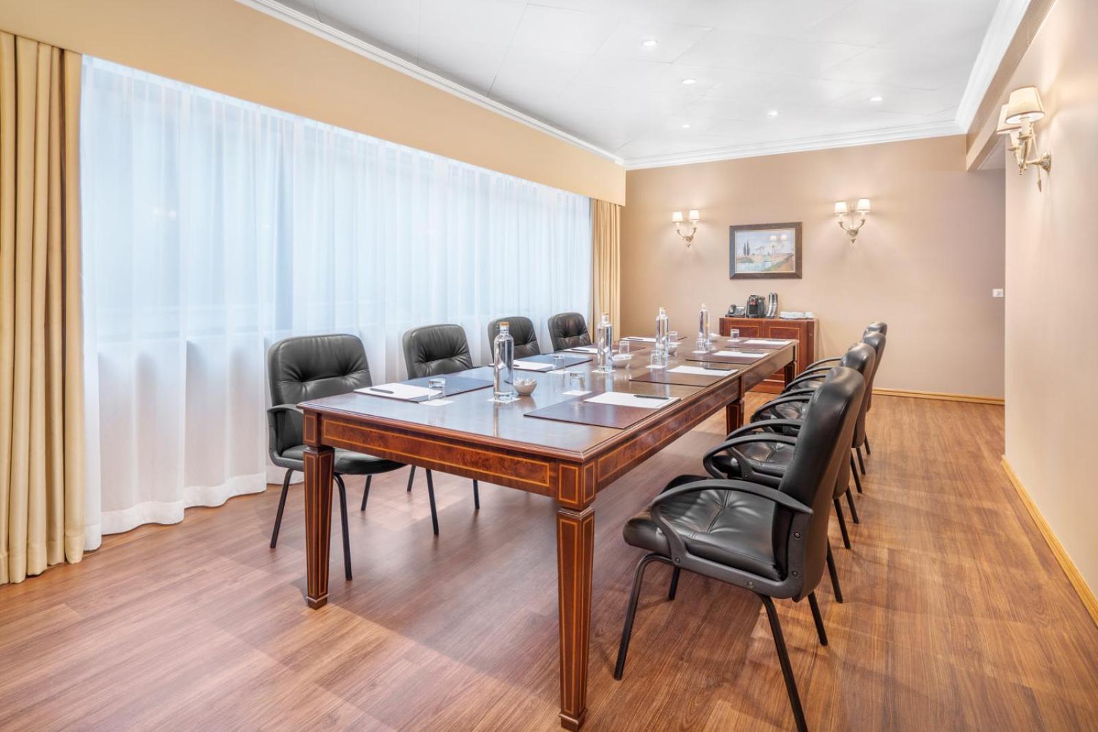 Отель Dom Pedro Lisboa Экстерьер фото Meeting room