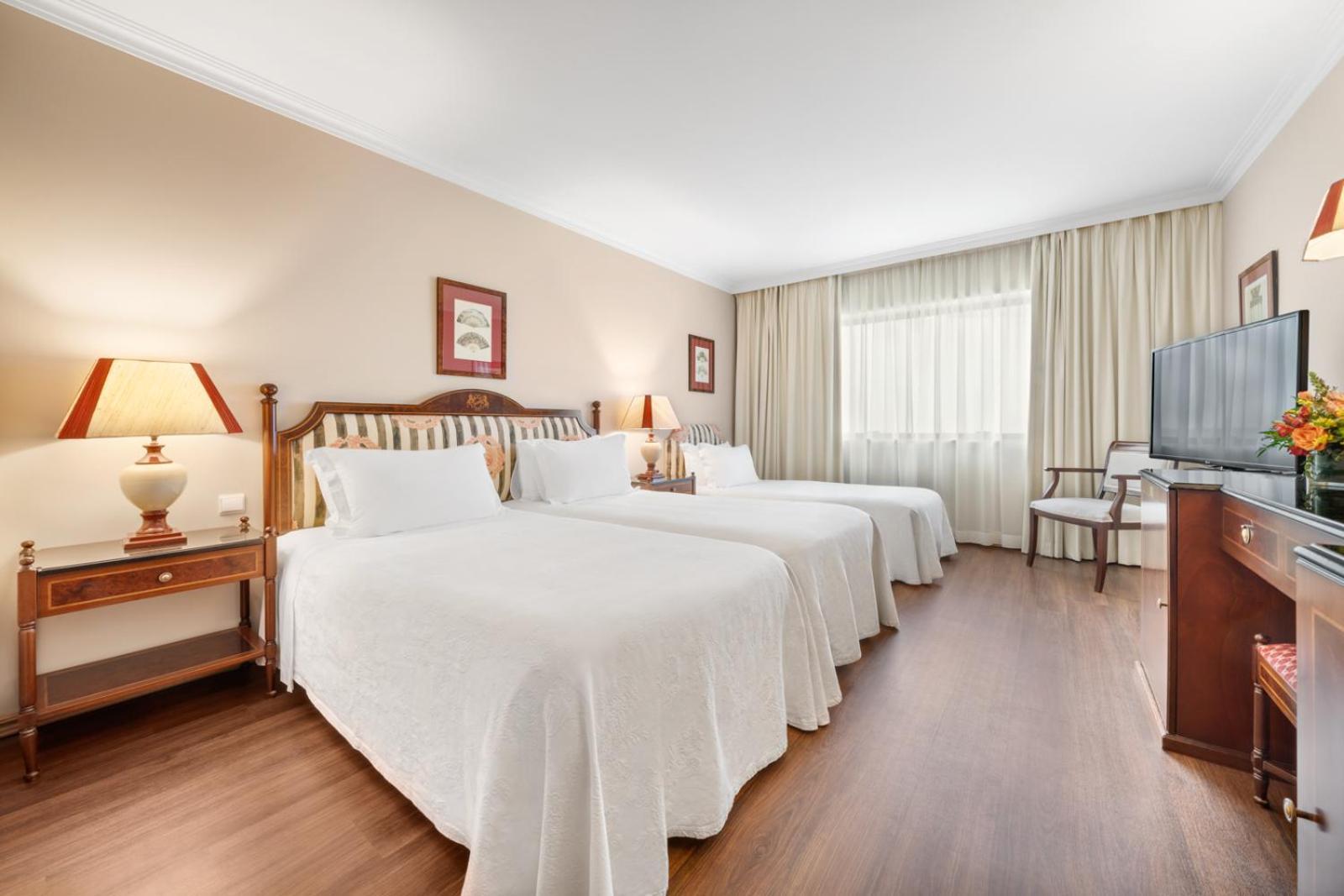 Отель Dom Pedro Lisboa Экстерьер фото A room at the hotel