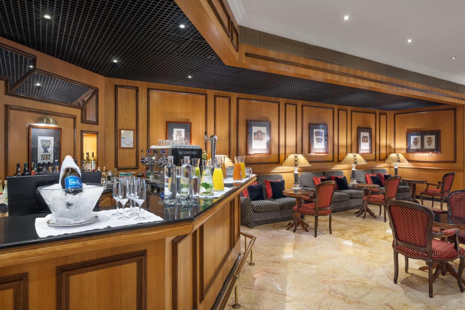 Отель Dom Pedro Lisboa Экстерьер фото The lounge at the airport