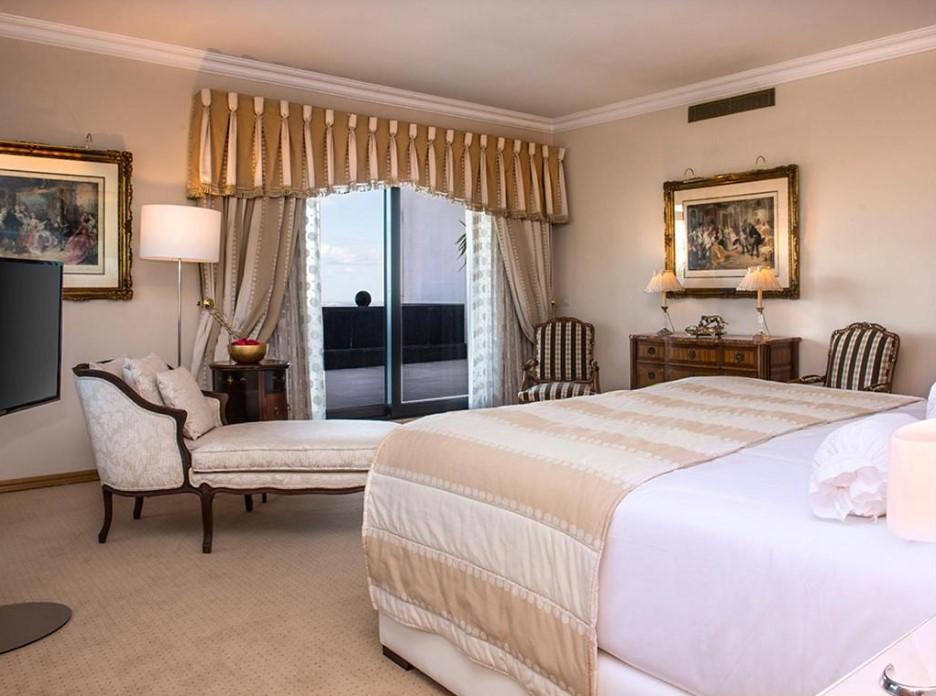 Отель Dom Pedro Lisboa Экстерьер фото A bedroom at the hotel